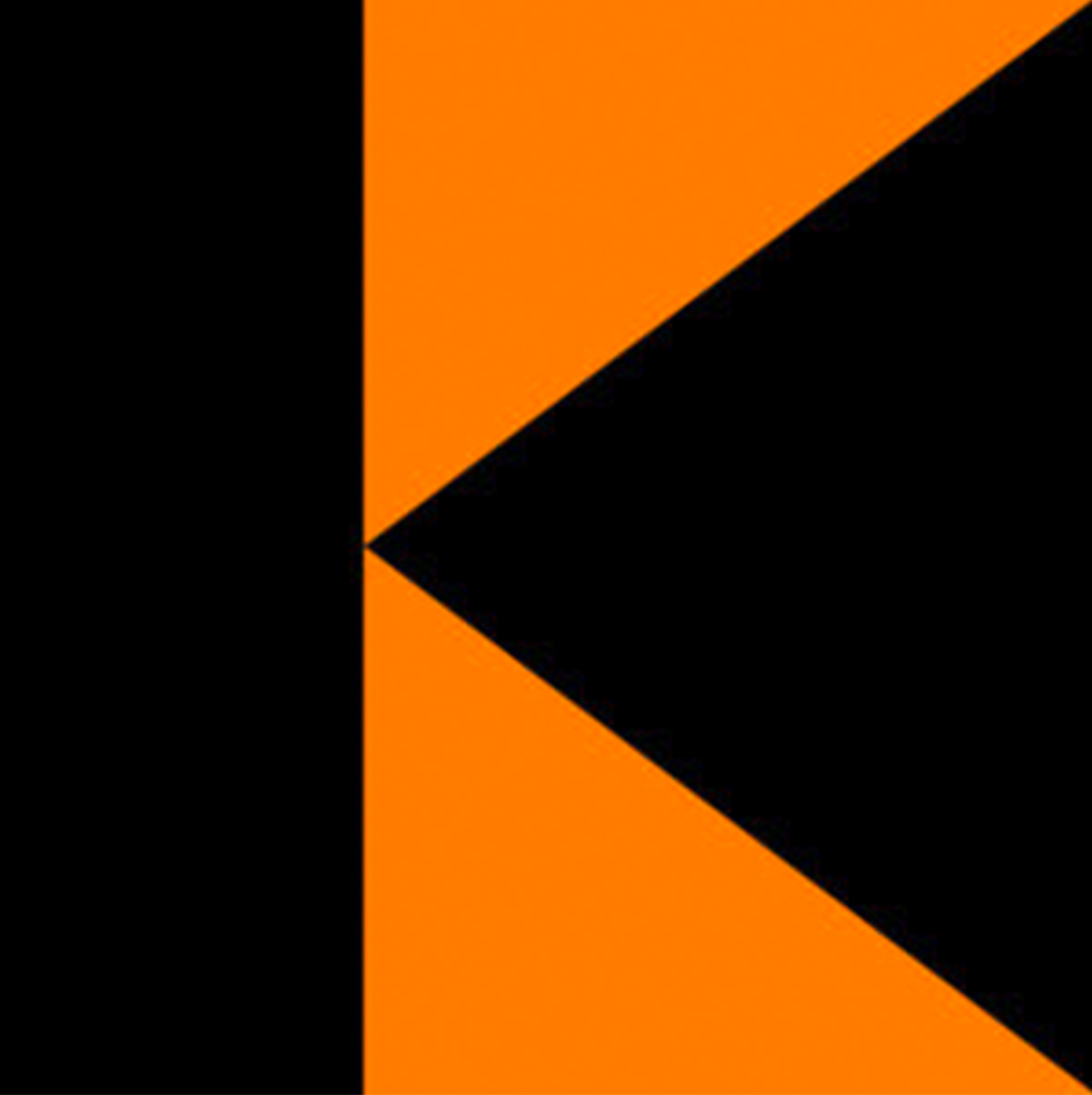 Abstraktes Logo: Schwarz-orange Grafik bildet eine gespiegelte oder stilisierte 'K'-Form.
